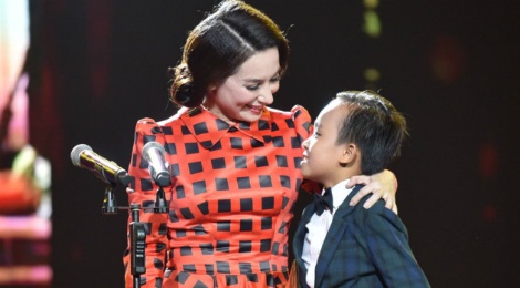 Phi Nhung han che cho Ho Van Cuong chay show hinh anh