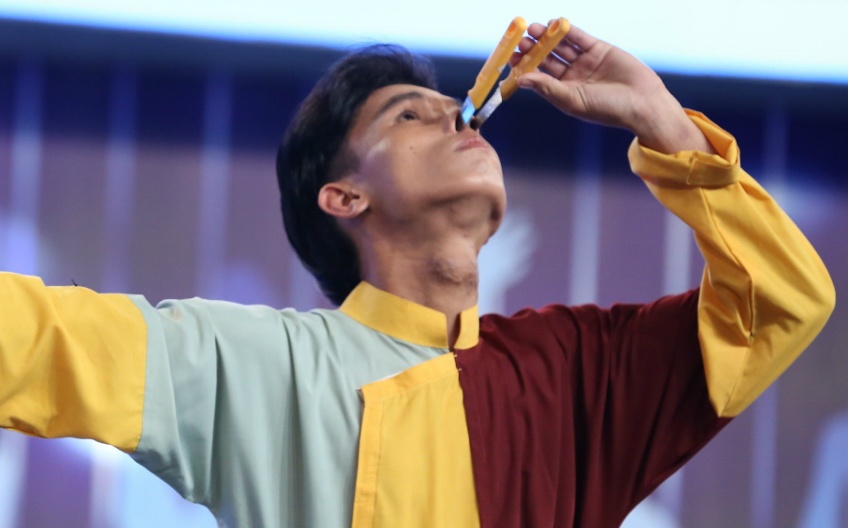 Tran Thanh tang 5 trieu cho dien vien xiec que mien Tay hinh anh