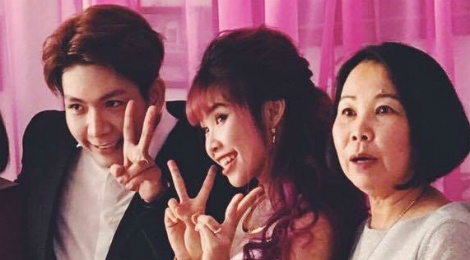 Le dinh hon vui nhon cua Khoi My va ban trai kem bon tuoi hinh anh