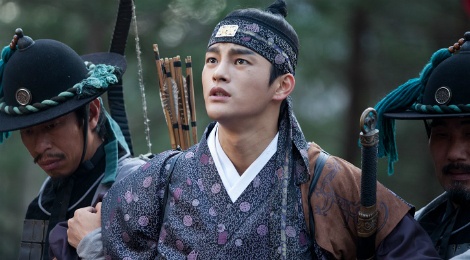 My nam 'Reply 1997' lot xac voi phim co trang dau tay hinh anh