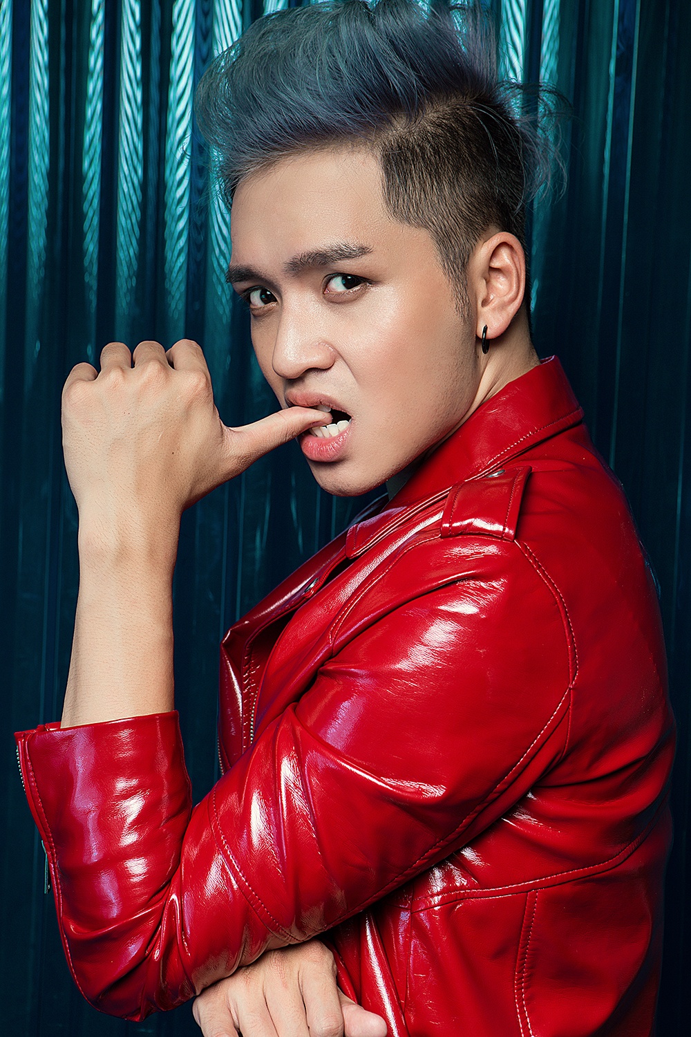 Bạch Công Khanh ra MV Good Boy Gone Bad  ảnh 2 Bach Cong Khanh ra MV Good Boy Gone Bad anh 2