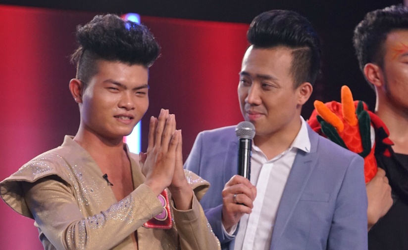 Hong Dao tang tien cho nguoi ngam ong khoi den dau hinh anh