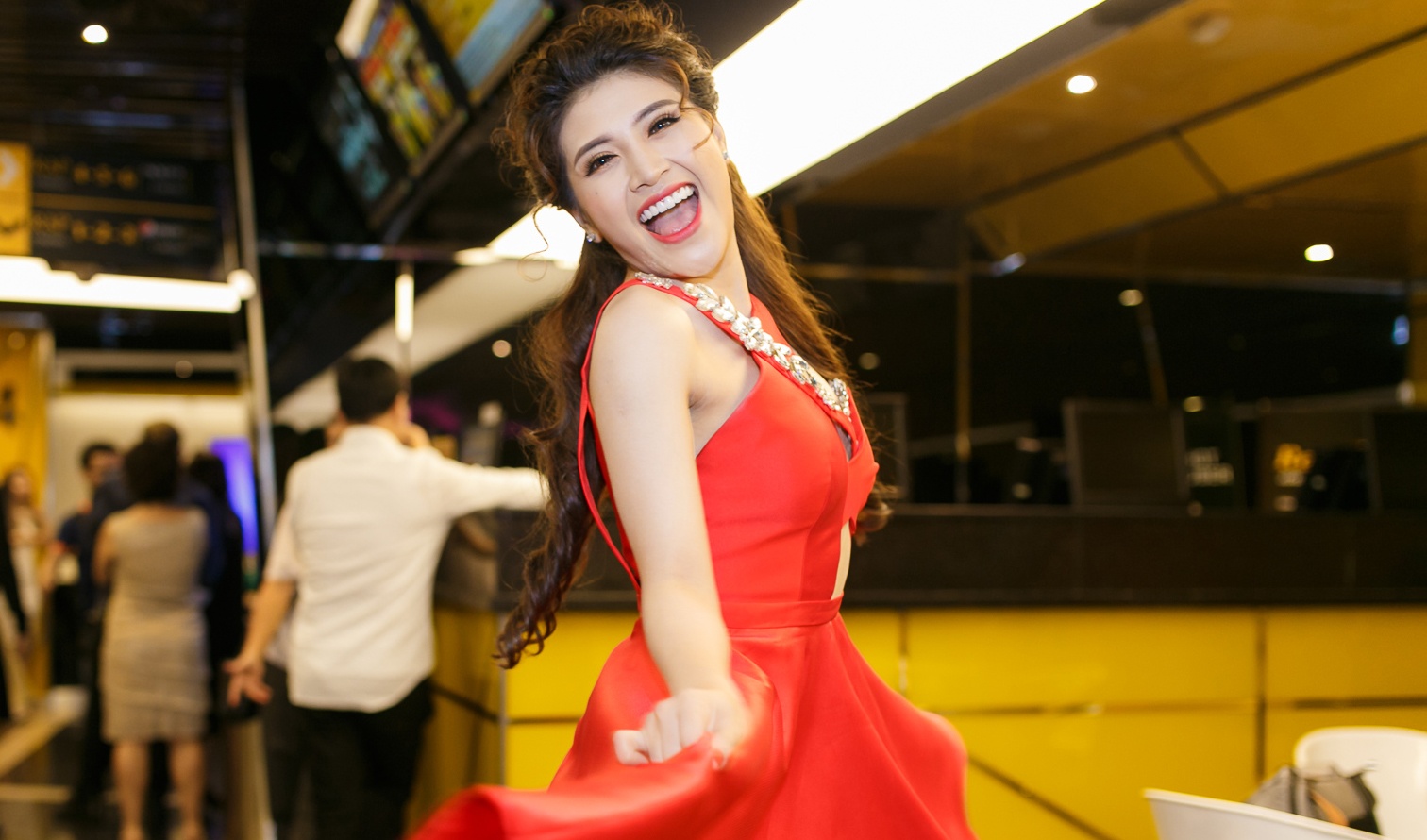 To Ny noi ve ly do tu choi gia nhap cong ty Dam Vinh Hung hinh anh