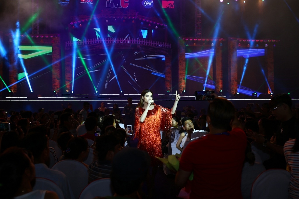 Minh Hằng tố Hà Hồ chèn ép ảnh 7 Minh Hang to Ha Ho chen ep anh 7