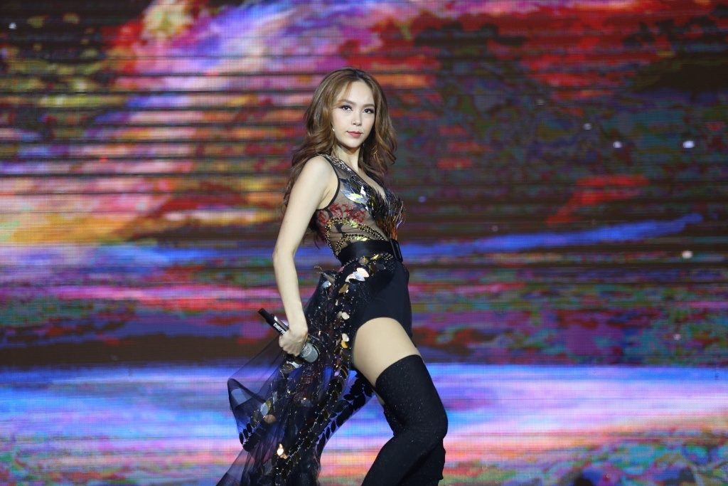 Minh Hằng tố Hà Hồ chèn ép ảnh 2 Minh Hang to Ha Ho chen ep anh 2