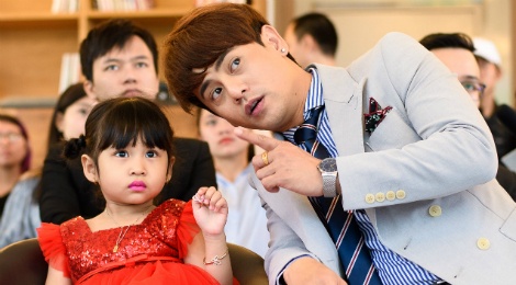 Ung Dai Ve dua con gai du su kien am nhac chong nan xam hai tinh duc hinh anh