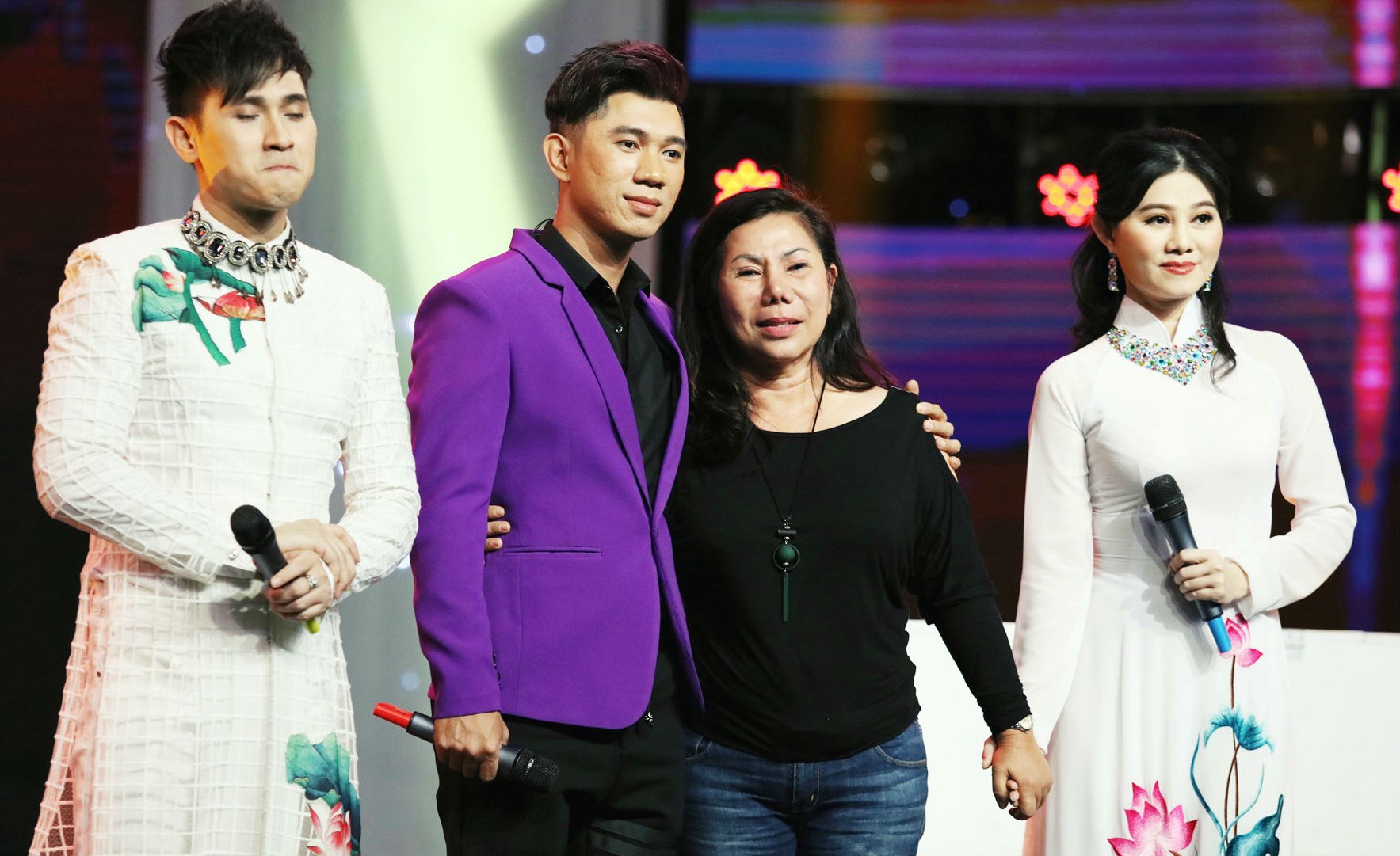 Me Luong Bang Quang bat khoc vi con trai hinh anh