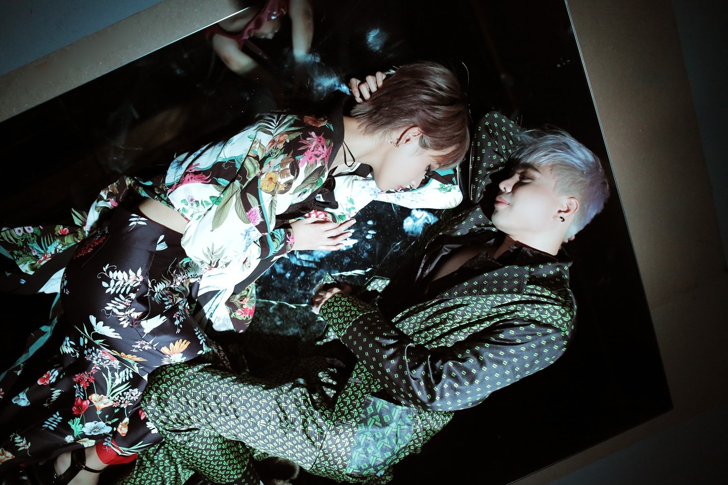 Trinh Thang Binh tung ca khuc Seen anh 1