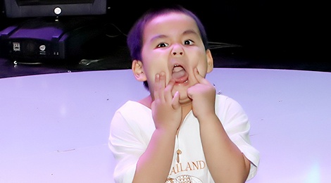 Con trai Le Giang bi te nga trong luc me dang tap luyen voi Quoc Thien hinh anh