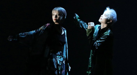 Ly giai MV 'Seen' day kho hieu cua Trinh Thang Binh hinh anh