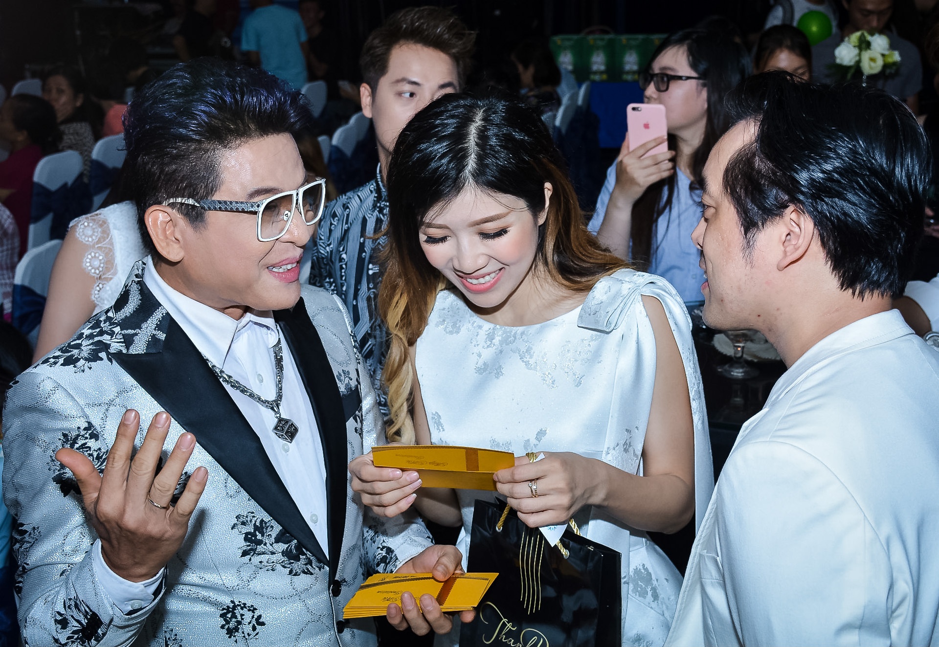 Trang Pháp ra MV Đừng để con một mình ảnh 8 Trang Phap ra MV Dung de con mot minh anh 8