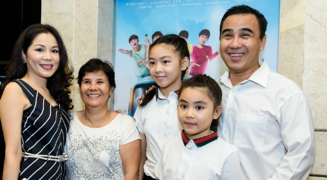 Dan sao Viet toi ung ho phim 'Xom tro 3D' cua NSND Hong Van hinh anh