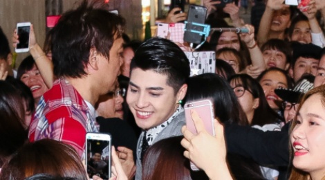 Noo Phuoc Thinh vat va thoat khoi dam dong o Nhat hinh anh