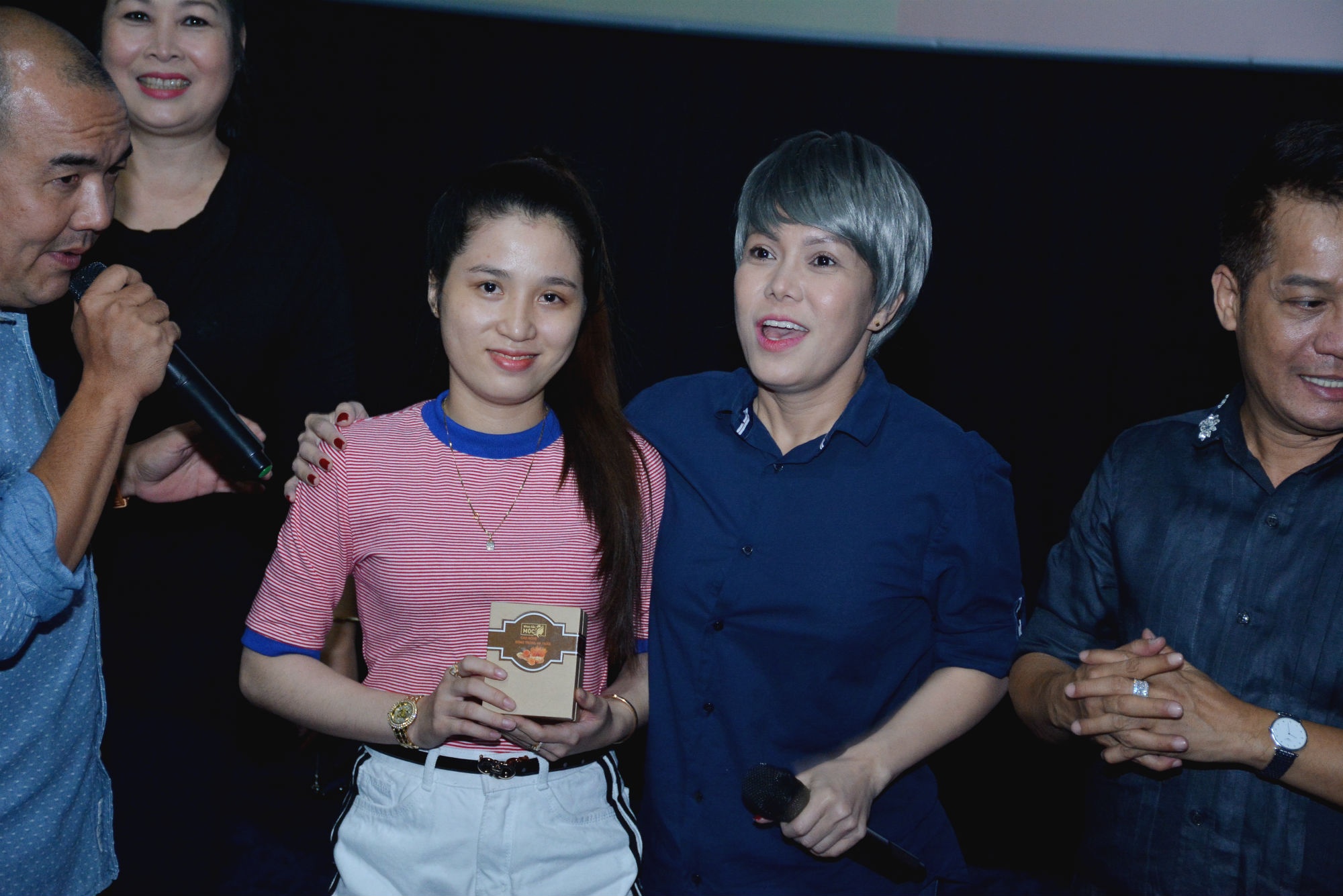 Bo phim Xom tro 3D anh 4