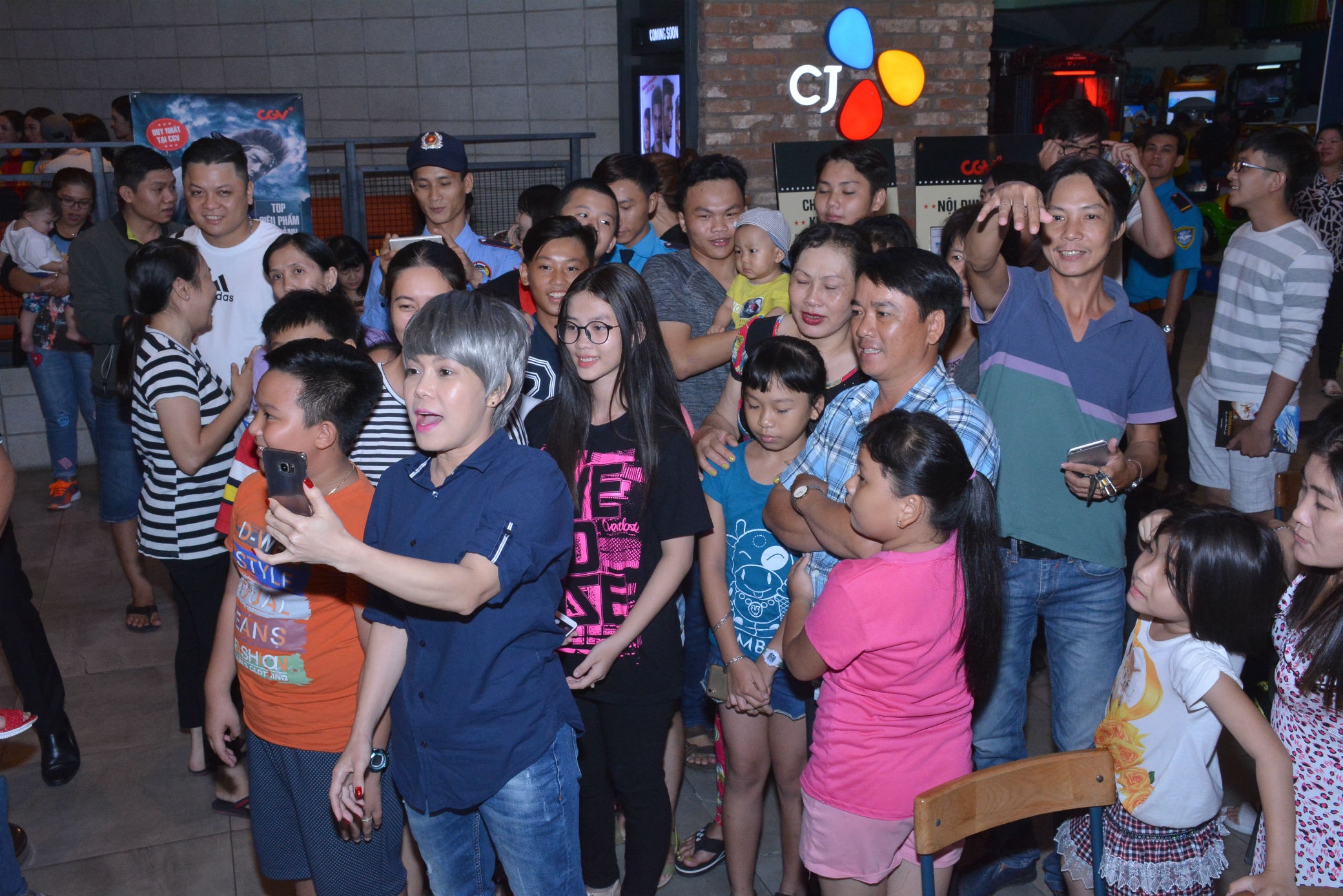 Phim dien anh Xom tro 3D anh 2