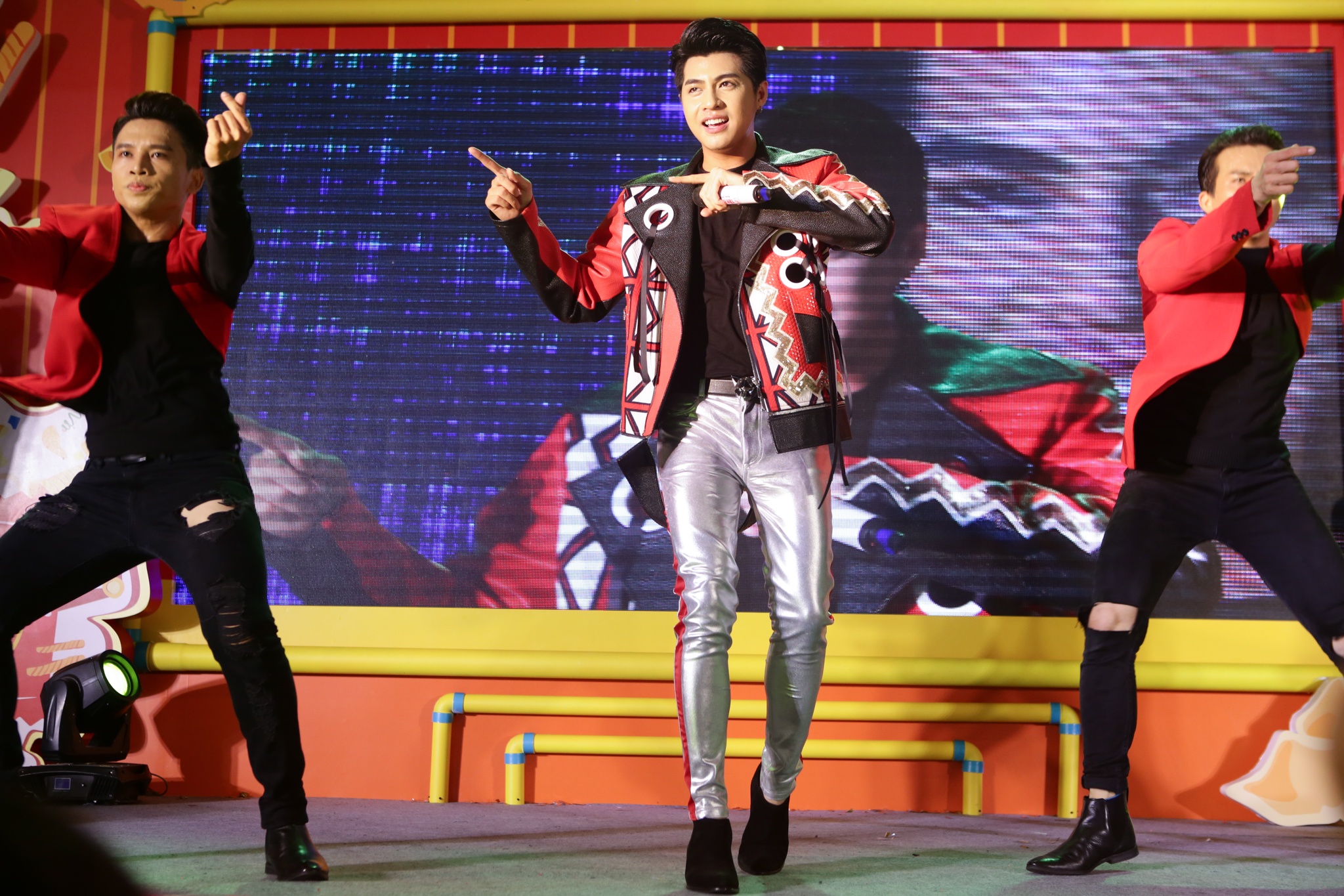 Noo Phước Thịnh trách fan Đông Nhi ảnh 2 Noo Phuoc Thinh trach fan Dong Nhi anh 2