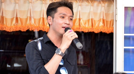 Bach Cong Khanh xay cau nua ty dong cho nguoi ngheo mien Tay hinh anh