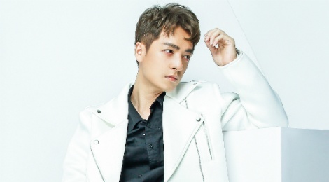 Dang Khoi tro lai voi ca khuc do Mr. Siro chap but hinh anh