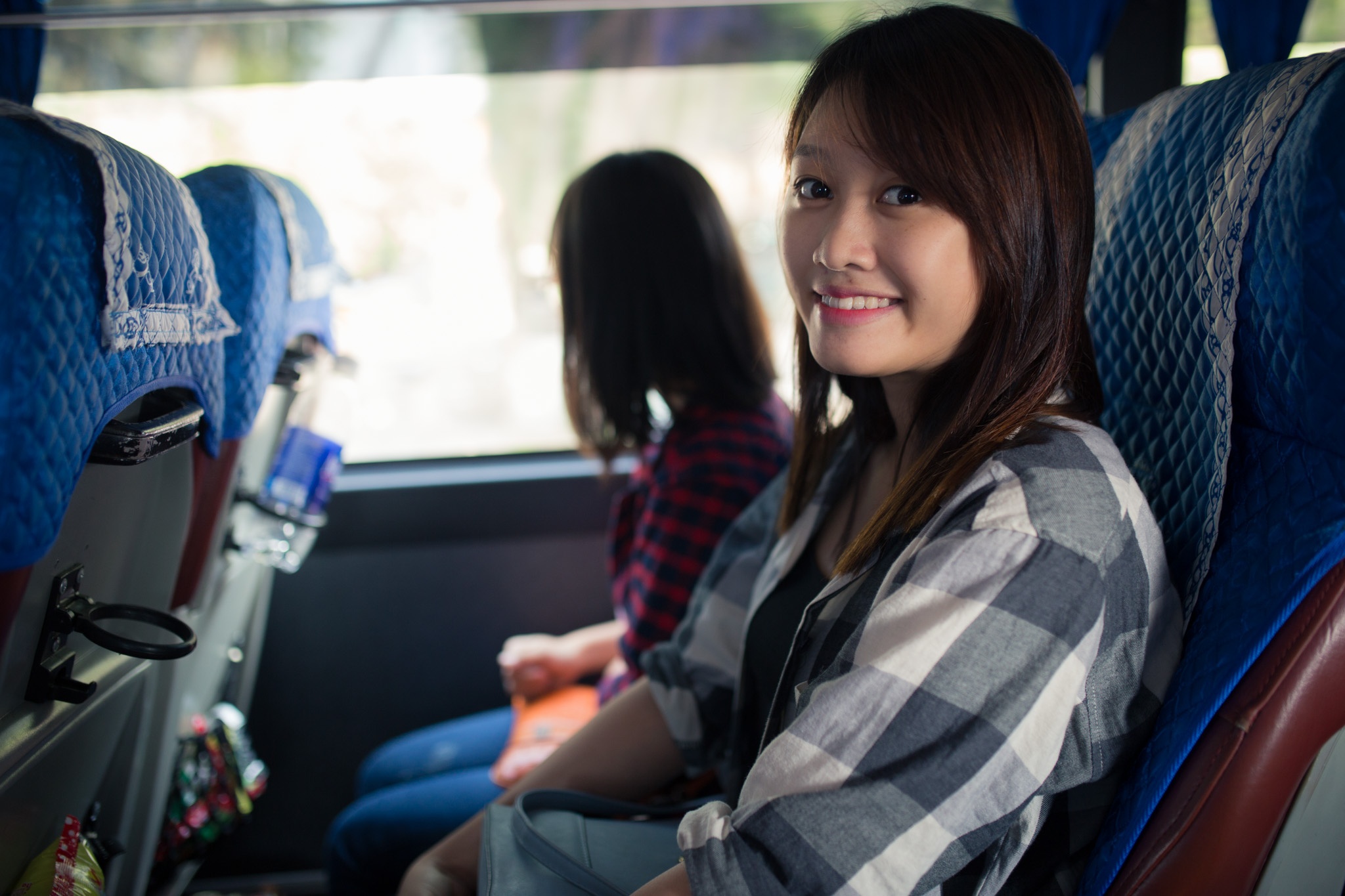 Sinh vien tren xe hao huc ve que don Tet cung gia dinh hinh anh