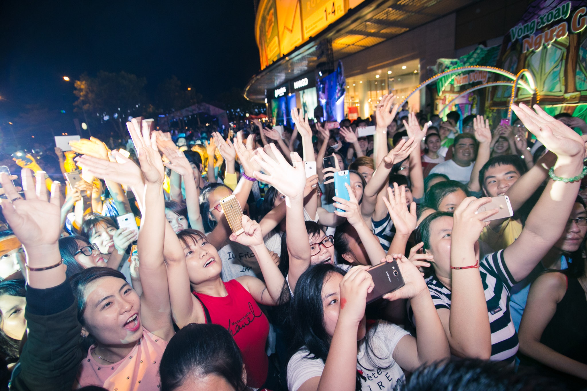 Fan phan khich voi ca khuc cua Dong Nhi va Noo Phuoc Thinh hinh anh