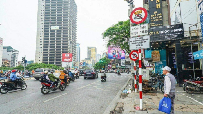 Ha Noi do bo bien cam taxi tren 9 tuyen pho tu ngay 29/4 hinh anh