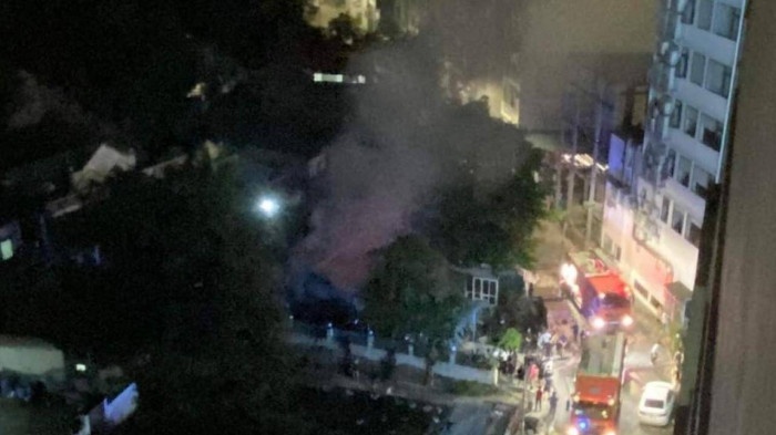 Lua thieu rui quan ca phe o TP Ha Long, lan sang oto nha hang xom hinh anh