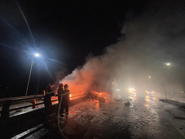 Container boc chay anh 1