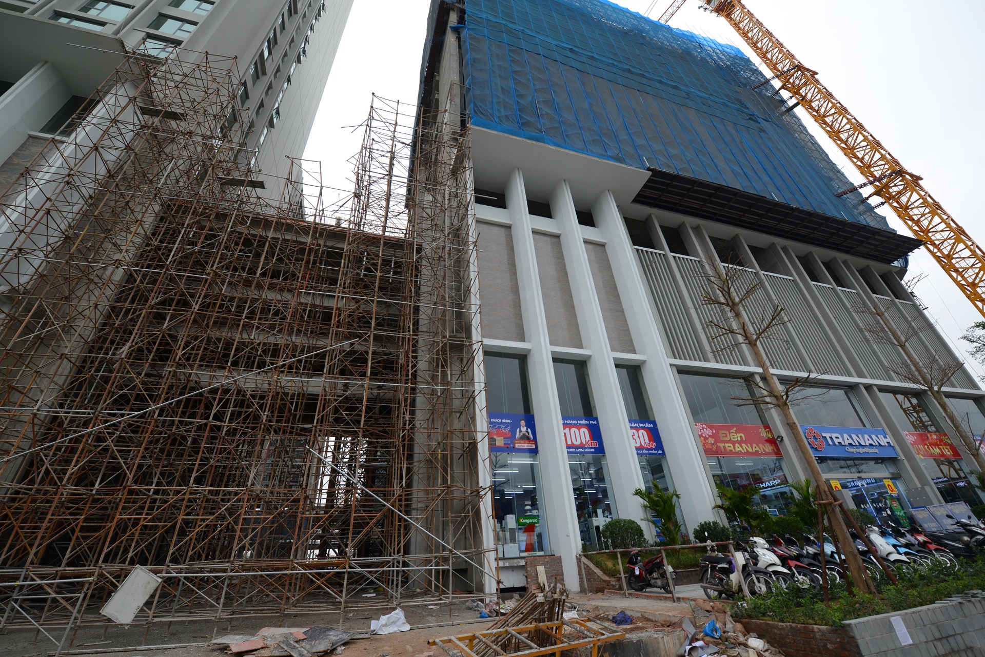 trung tam thuong mai,  chung cu dang thi cong anh 3