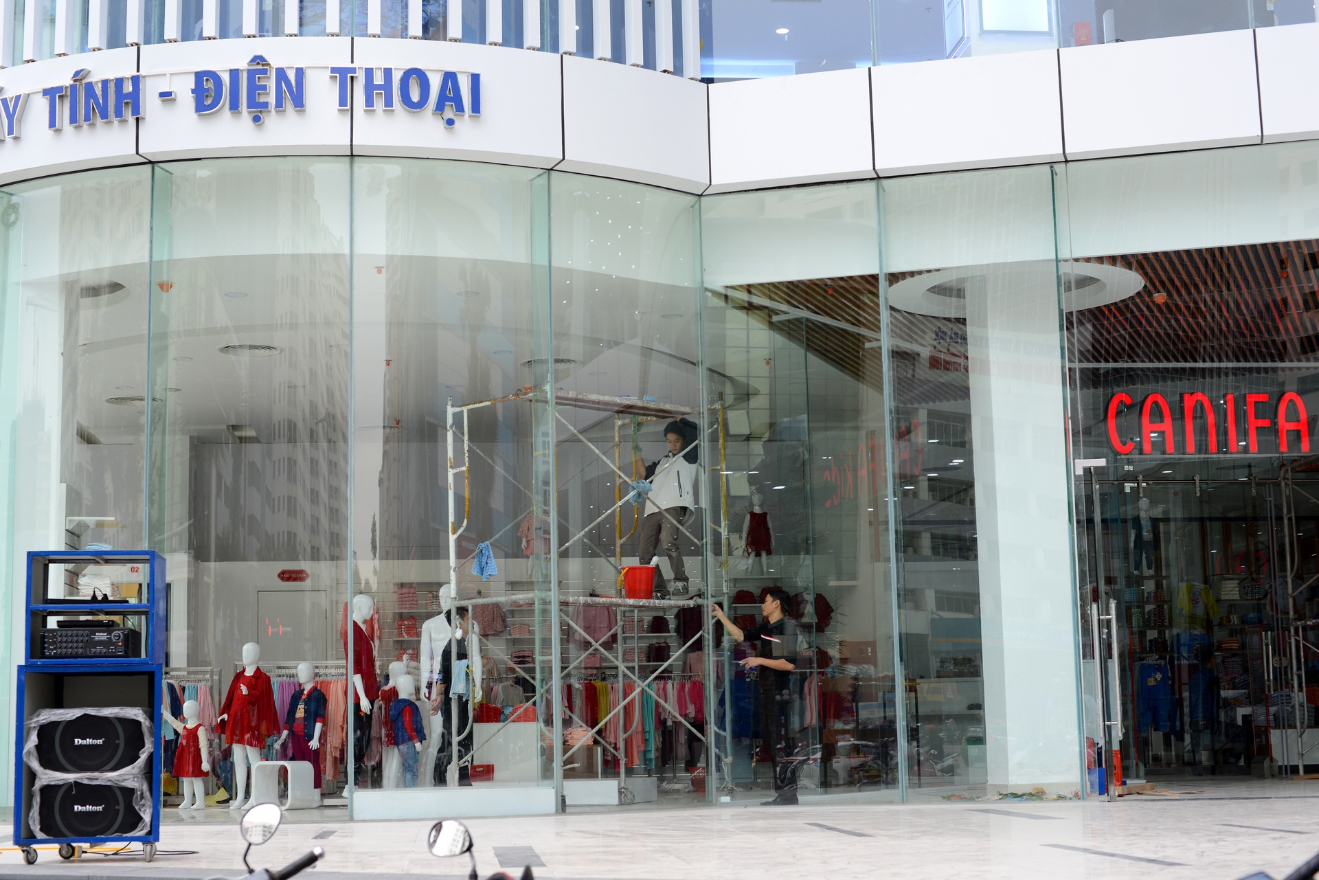 trung tam thuong mai,  chung cu dang thi cong anh 11