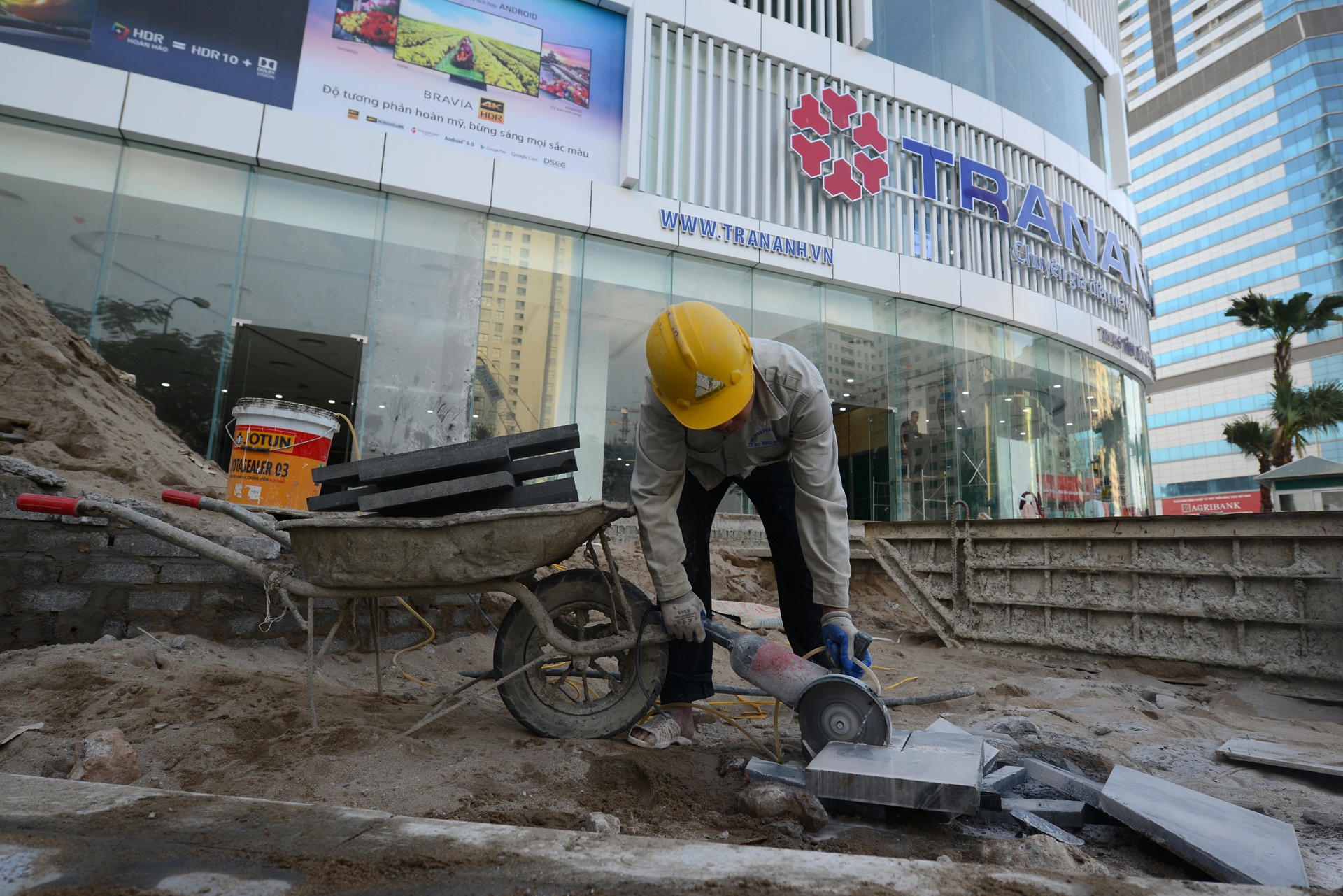 trung tam thuong mai,  chung cu dang thi cong anh 8