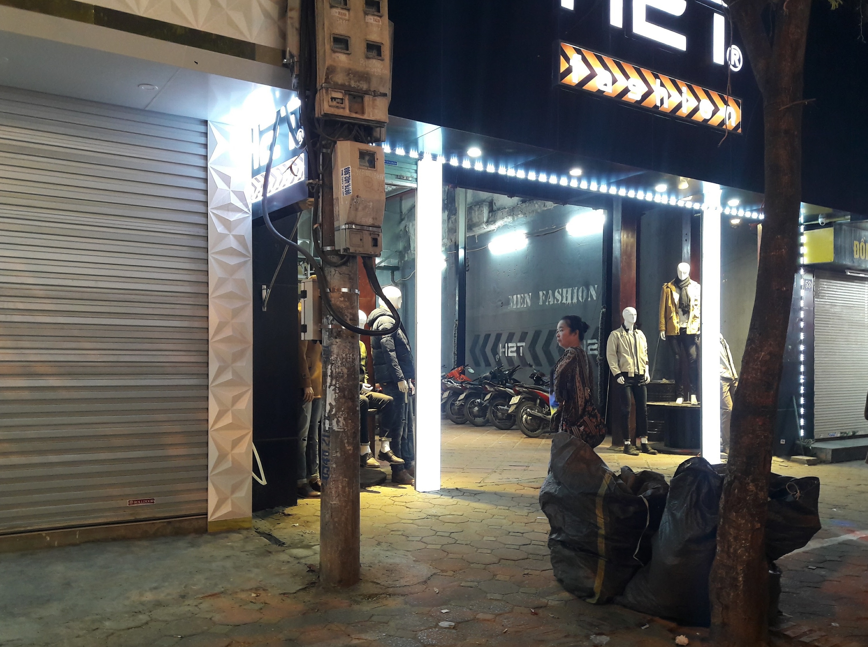 cua hang dong cua muon cuoi nam anh 1