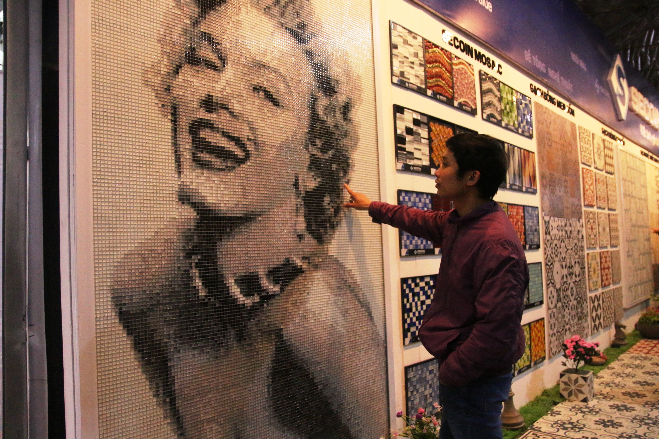 Gach 3D, cua chong chay, nhua gia go tai trien lam Vietbuild 2017 hinh anh