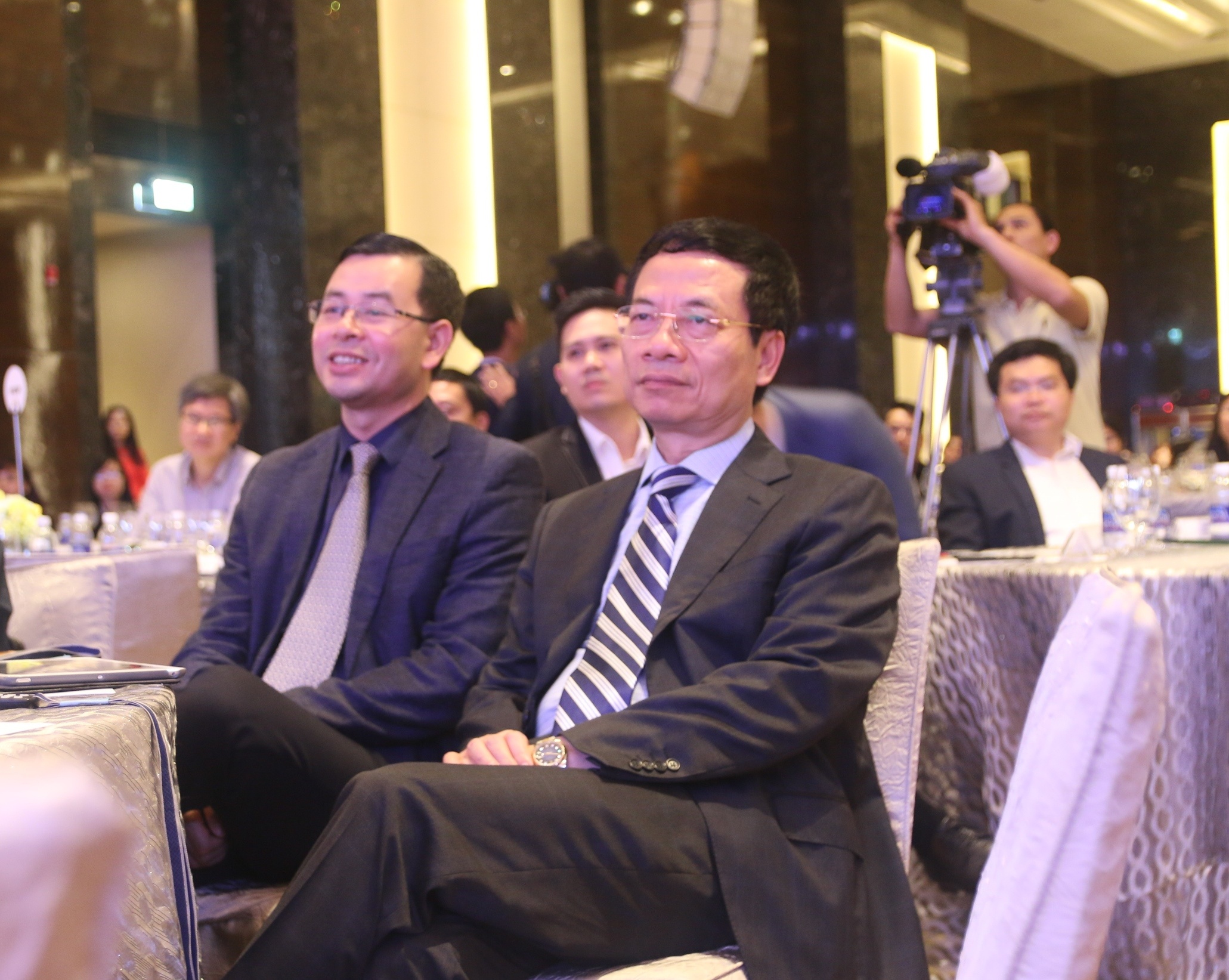 CEO Viettel: Chung ta co the but pha boi qua ngheo, boi khong co gi! hinh anh