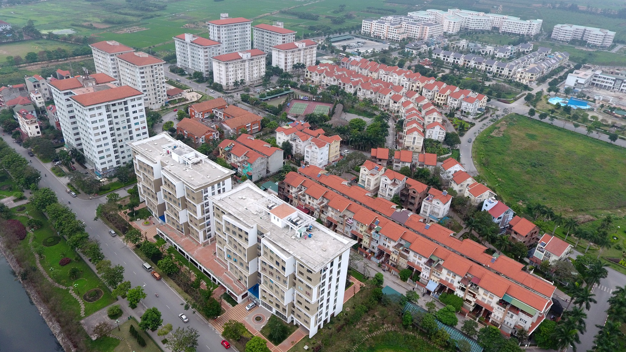 Hang ton bat dong san len muc 105.000 ty dong hinh anh