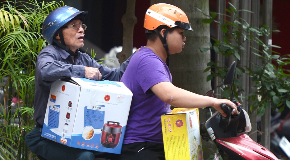 Dan dieu dung, Thien Ngoc Minh Uy 'bien hinh' thanh Nha Khac Lam? hinh anh