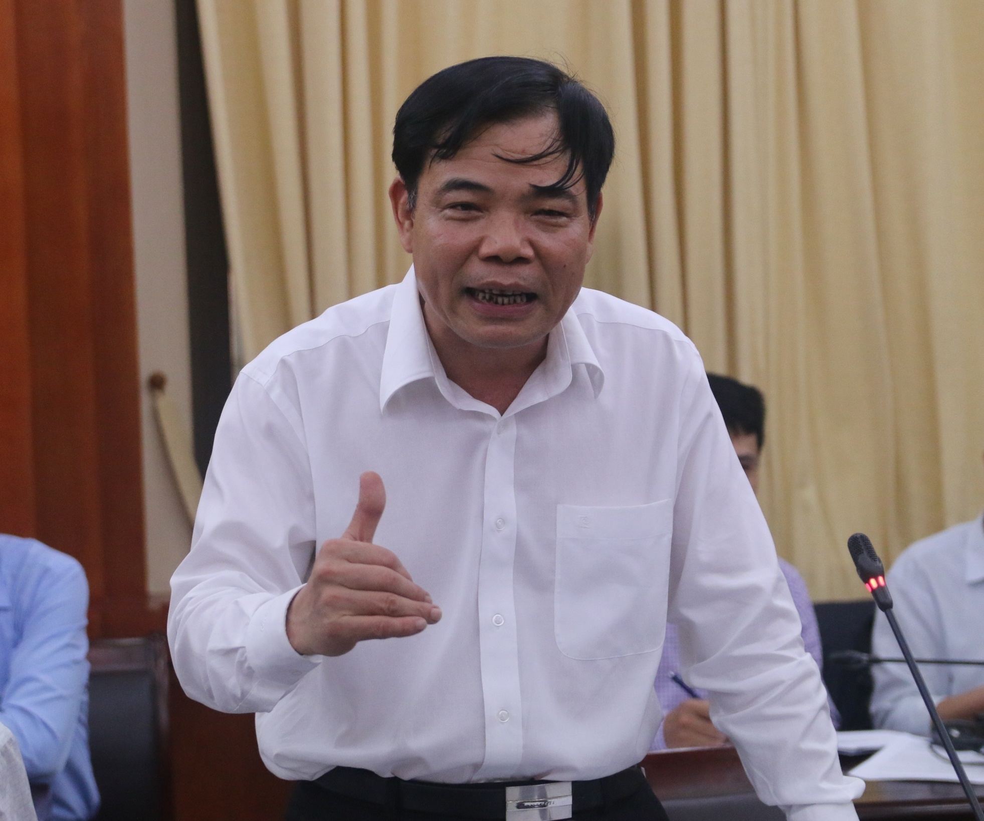 Bo truong Nong nghiep de nghi Samsung Viet Nam 'giai cuu' thit heo hinh anh