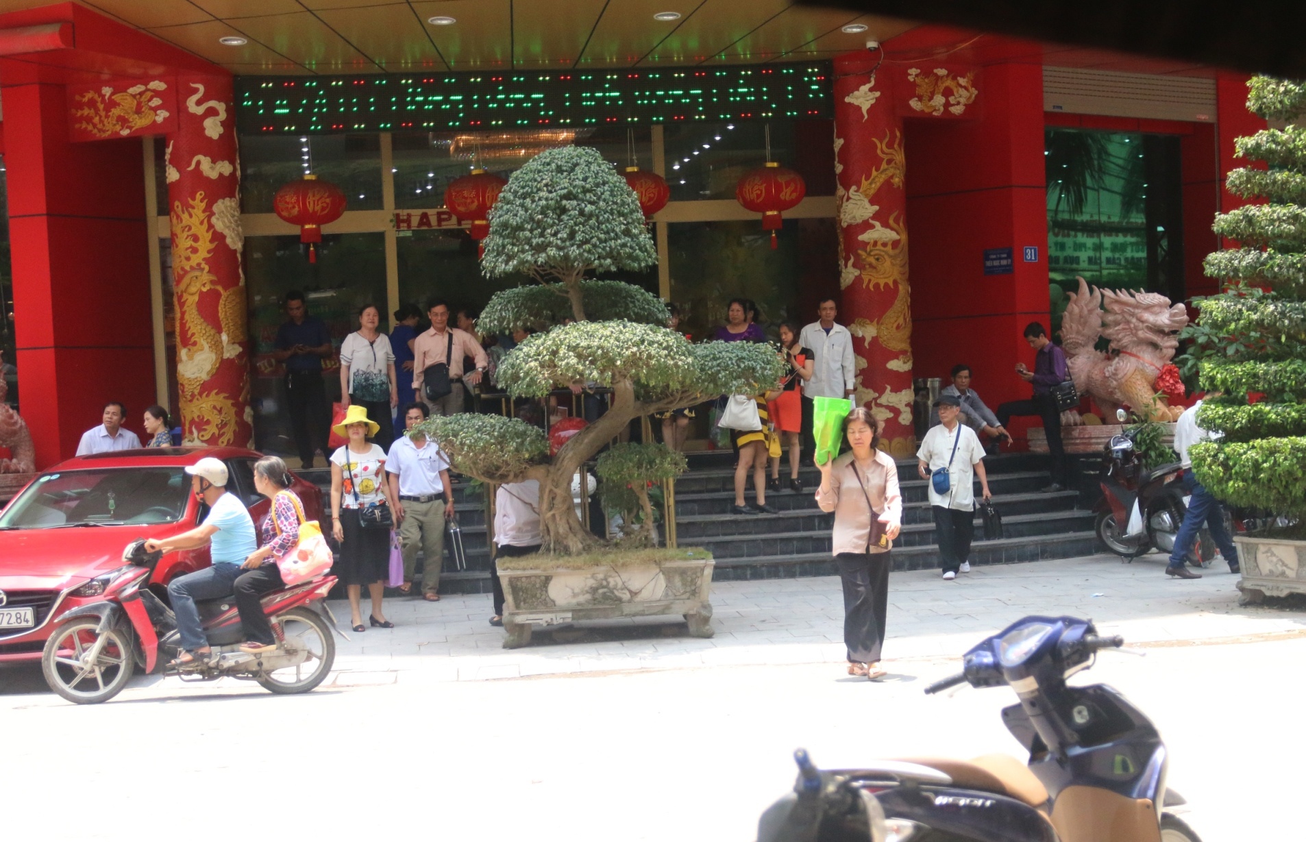 Tru so Thien Ngoc Minh Uy van tap nap sau 15 ngay xin ‘tu chet’ hinh anh