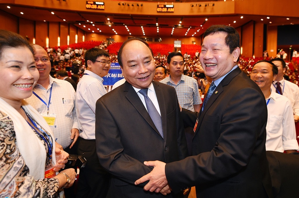 Nghe doanh nghiep buc xuc, Thu tuong ky chi thi giai quyet tai cho hinh anh