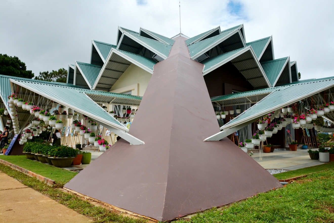 Ngoi nha 132 mai doc dao giua Da Lat hinh anh