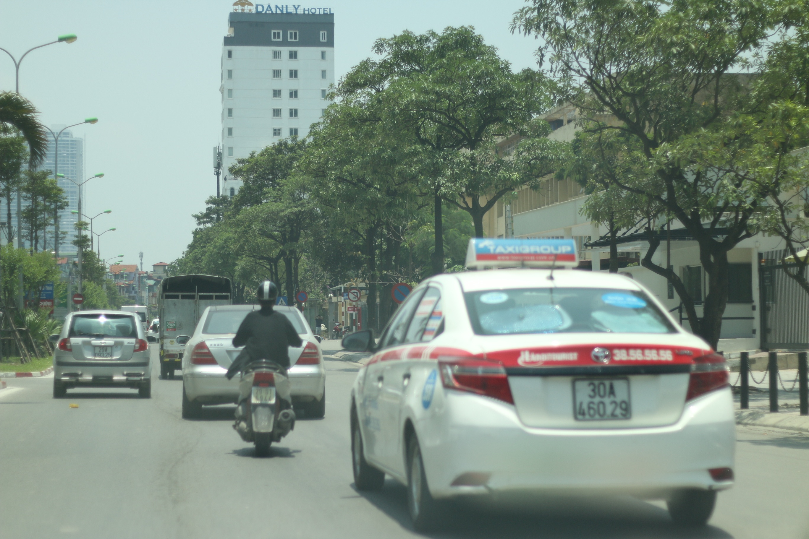 Tai xe va hang taxi: Noi com dang voi, nguoi an bat it, ke van bat day? hinh anh