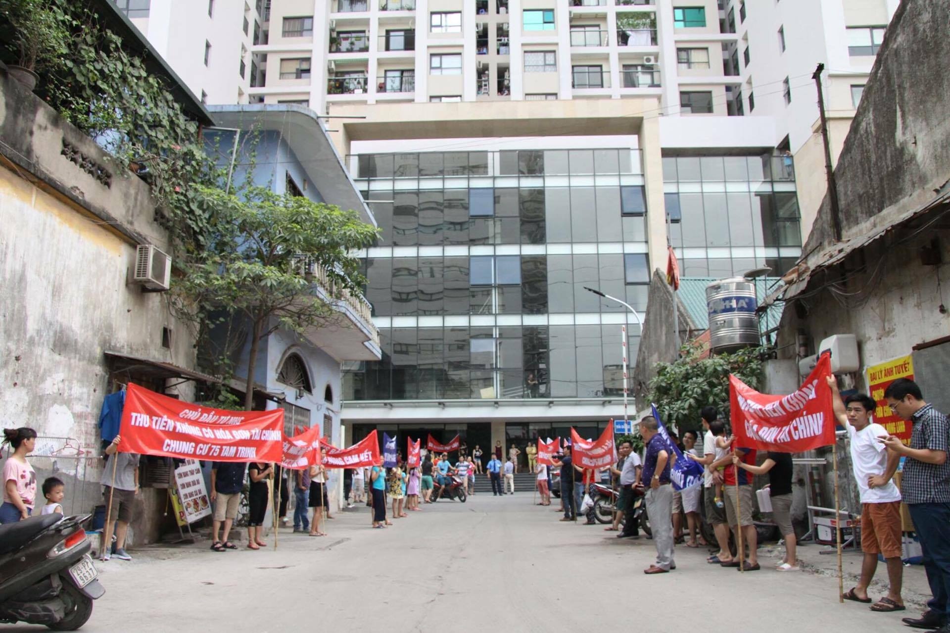 Dan chung cu o Ha Noi lai cang bang ron phan doi chu dau tu hinh anh