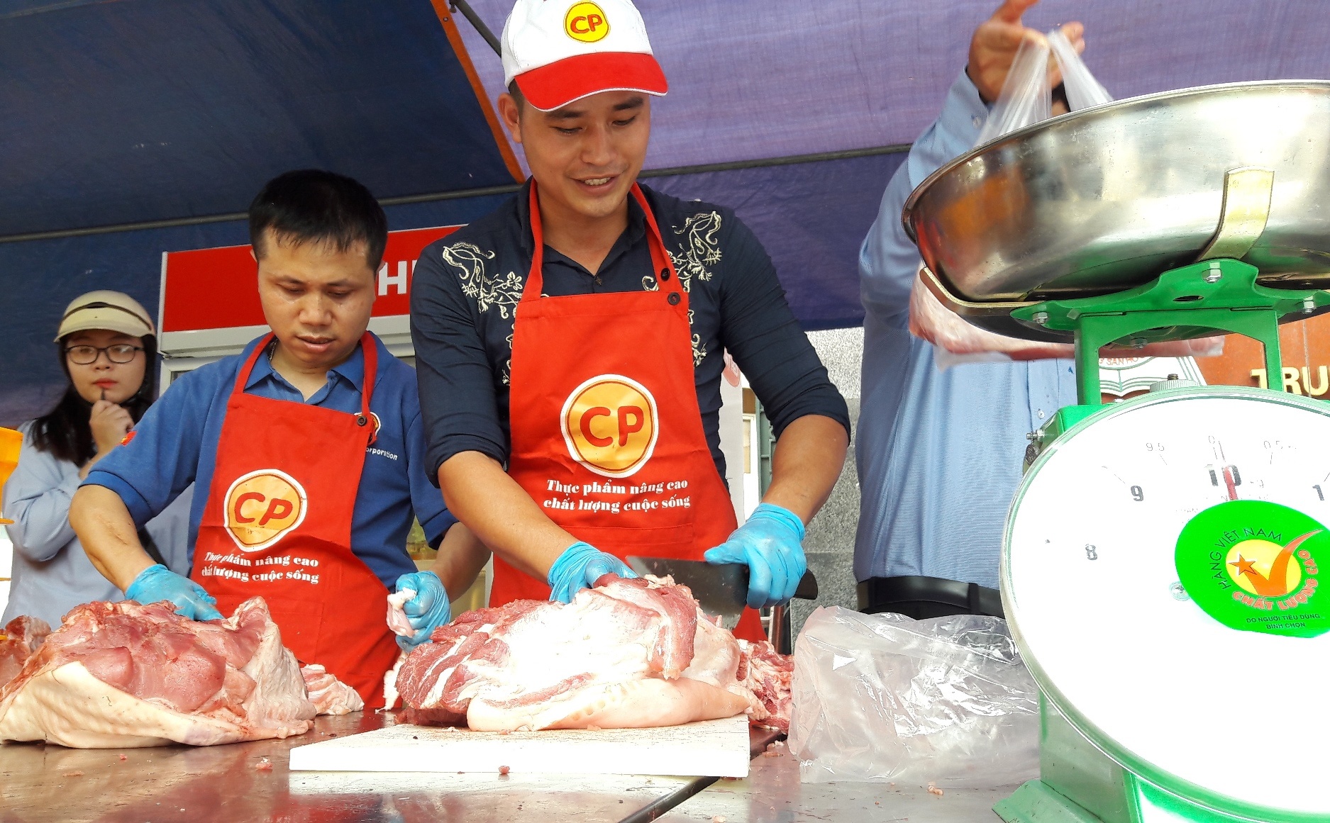 Ha Noi mo diem ban thit heo dong gia 39.000 dong mot kg hinh anh