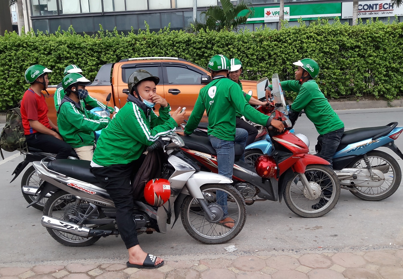 That the, tai xe xe om 'muon danh' Grab, Uber bat khach hinh anh