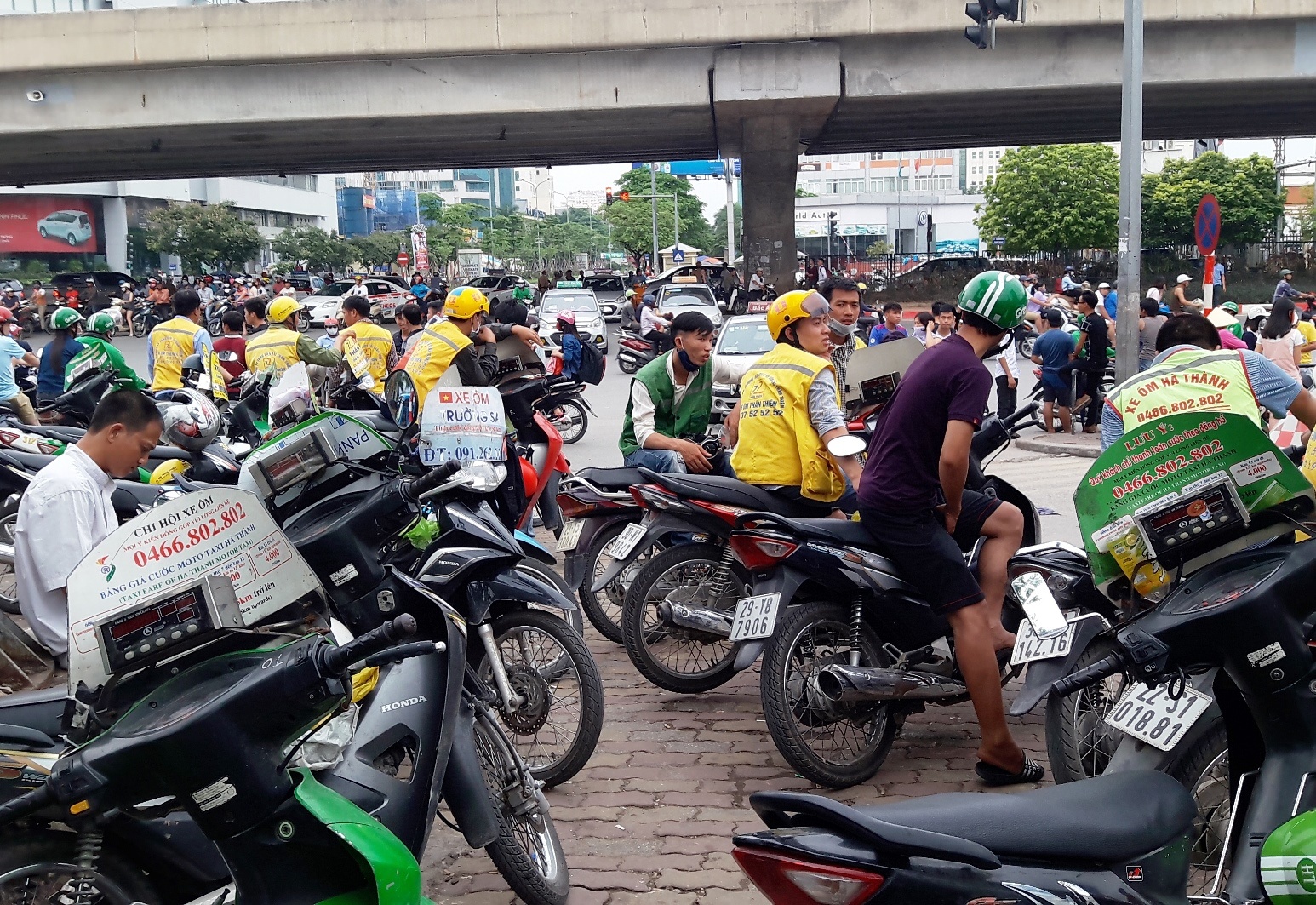 xe ôm truyền thồng cạnh tranh với grab, uber ảnh 4 xe om truyen thong canh tranh voi grab, uber anh 4