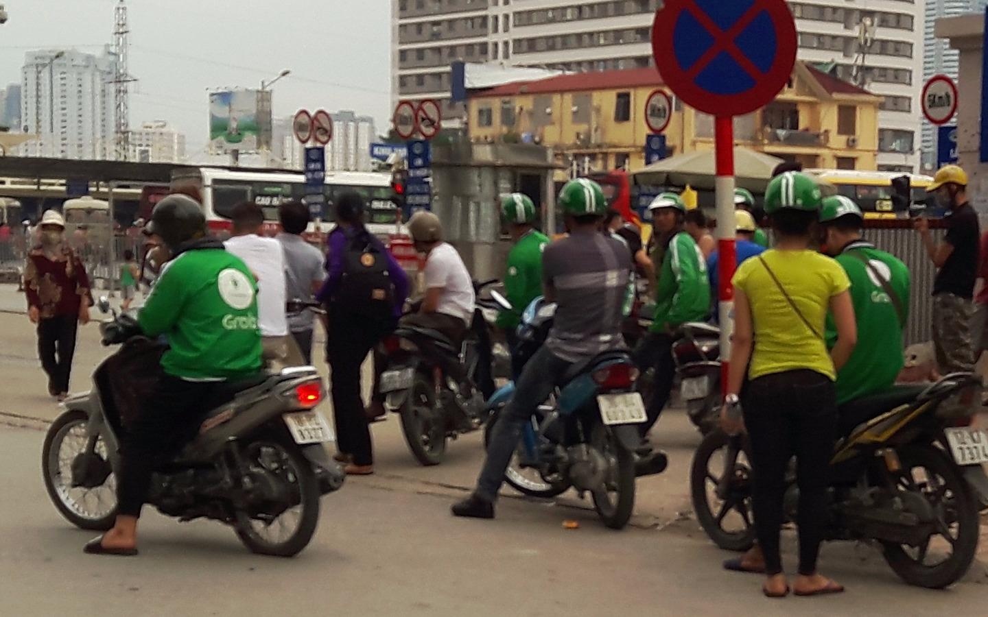 canh tranh xe om truyen thong va grab uber anh 3