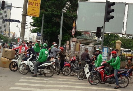 canh tranh xe om truyen thong va grab uber anh 2