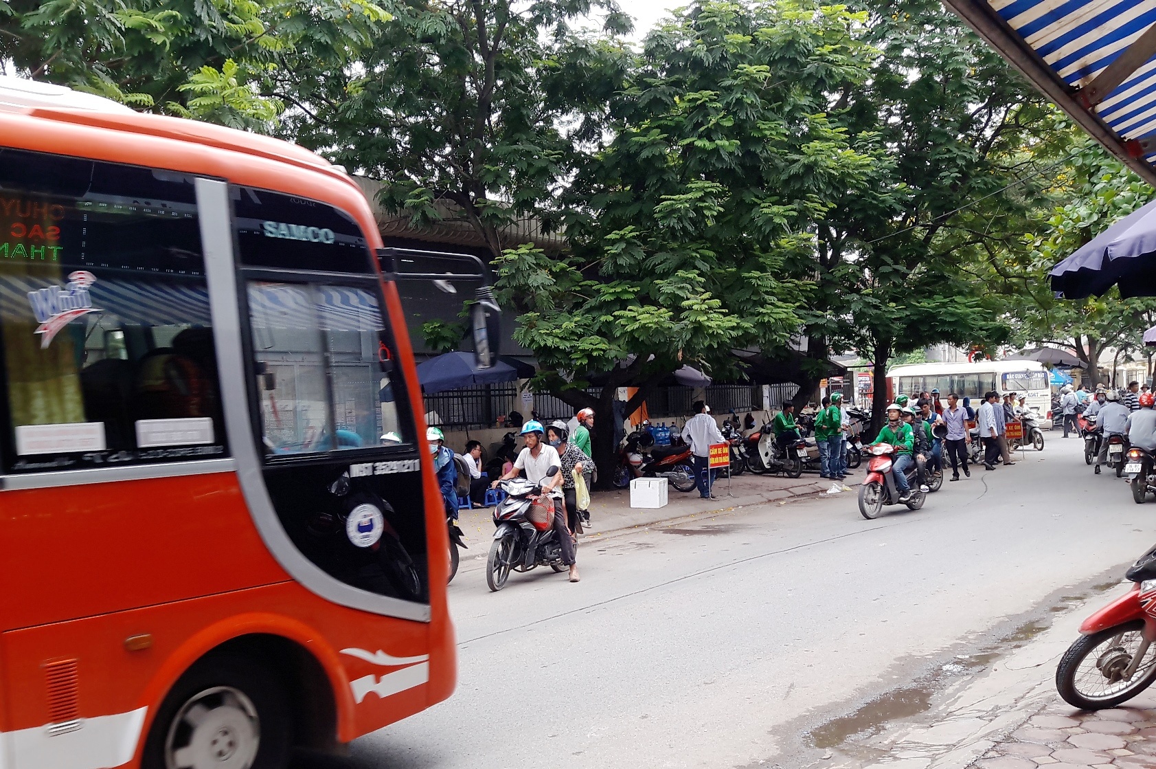 canh tranh xe om truyen thong va grab uber anh 1