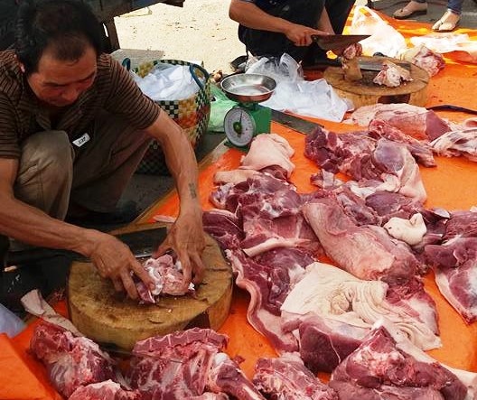 '100.000 dong 3 kg thit heo la chuyen khong the tuong tuong duoc' hinh anh