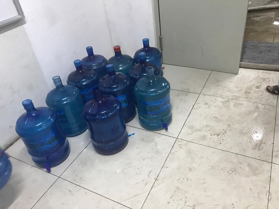 Chung cu HUD3 cat nuoc, dan phai dung nuoc cuu hoa, muc tu be ca hinh anh