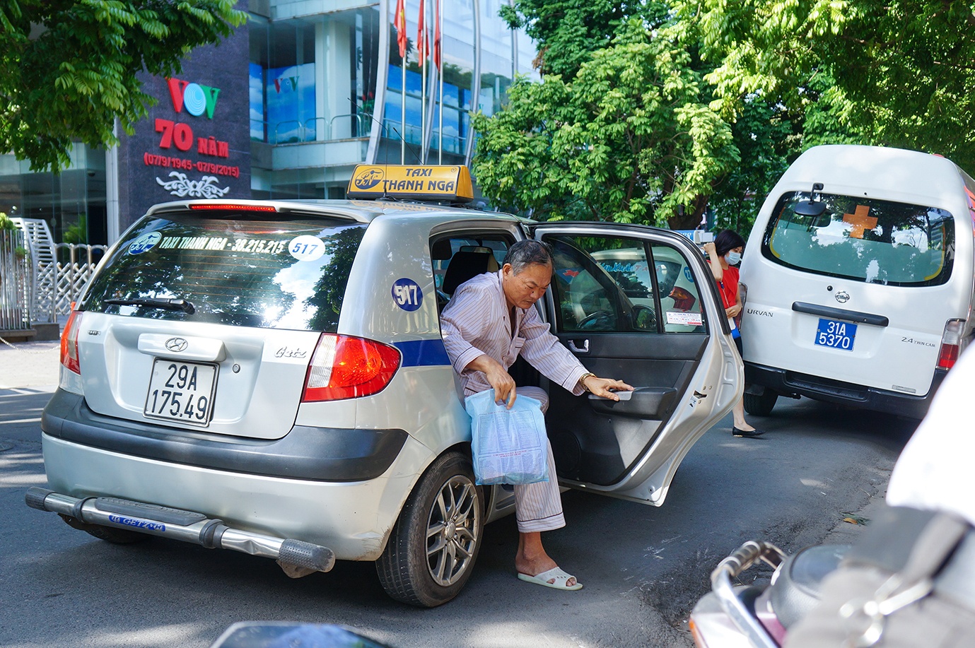 Tu nam 2025, taxi tai Ha Noi phai su dung chung mot mau son hinh anh